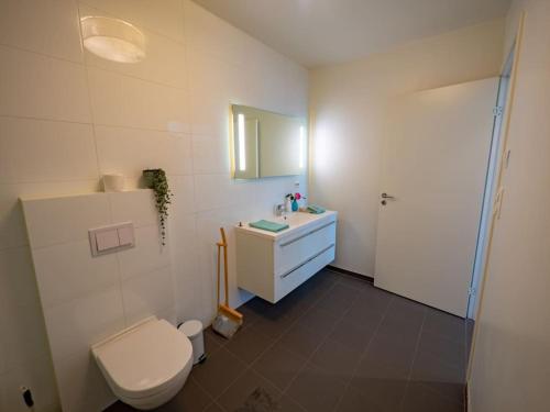Koupelna v ubytování Beach front appartments in design eco-villa