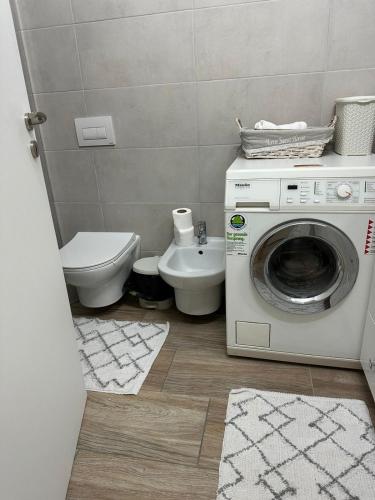 Bilik mandi di 3A Apartment