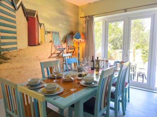a dining room with a table and chairs at Aqua Cottage in Combe Martin