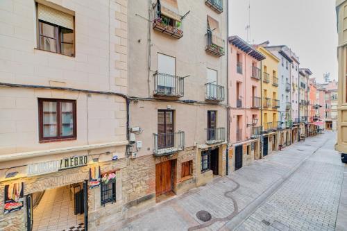 an empty street in a city with buildings at Apartamento la Laurel by Clabao in Logroño