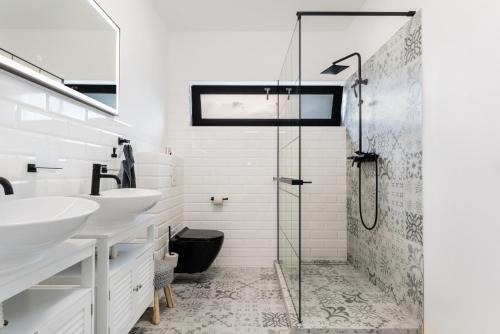 a bathroom with two sinks and a shower at Malina Penati golf in Šajdíkove Humence