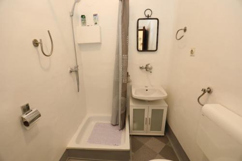 A bathroom at Maple place