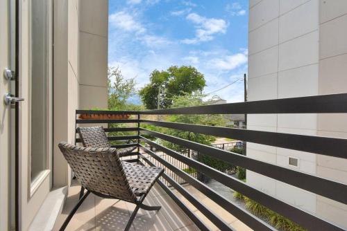 Μπαλκόνι ή βεράντα στο Casa LaBella - Downtown Skyline Views - Sleeps 10