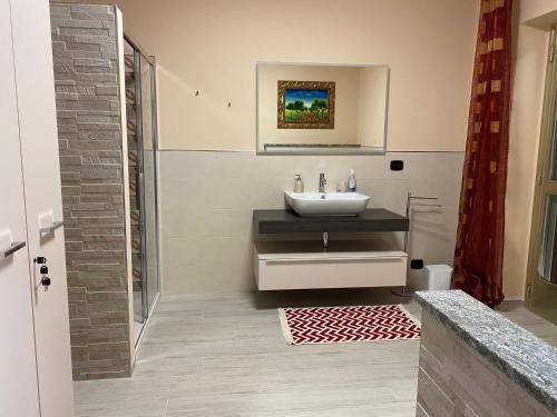 a bathroom with a sink and a shower at Civicocentouno in Settimo Vittone