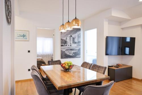 a dining room with a table and chairs at Apartman Fortuna in Zadar