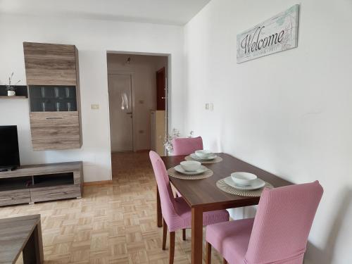 Een zitgedeelte bij Apartma Nena