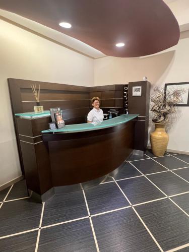 a woman sitting at a cashier counter in a salon at Hotel Garda in Rome