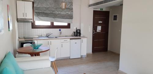 Gambar di galeri bagi Hatzoudis Luxury Suites di Chrysi Ammoudia