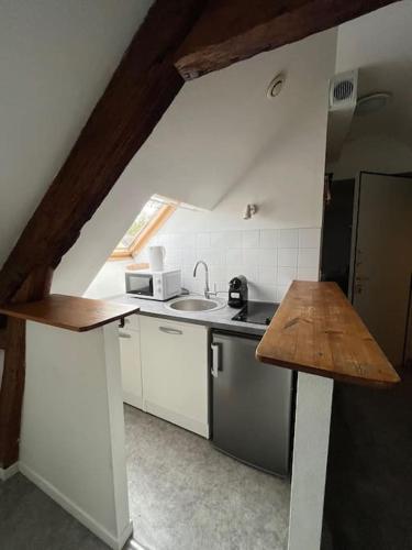 Een keuken of kitchenette bij Paris - appartement à Reims