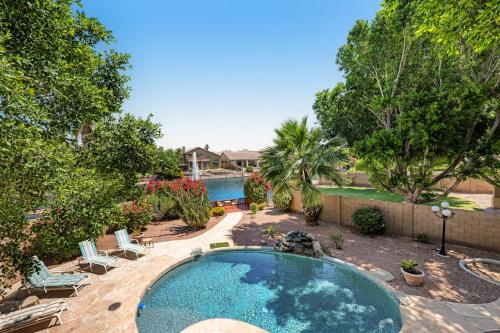 Lakeside Tropical Retreat – Photos 3