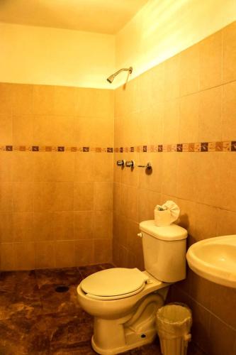 a bathroom with a toilet and a sink at Hotel Rivera Del Mar in Puerto Escondido