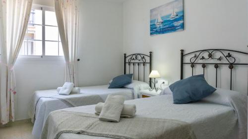 Llit o llits en una habitació de Home Victoria Playa Málaga