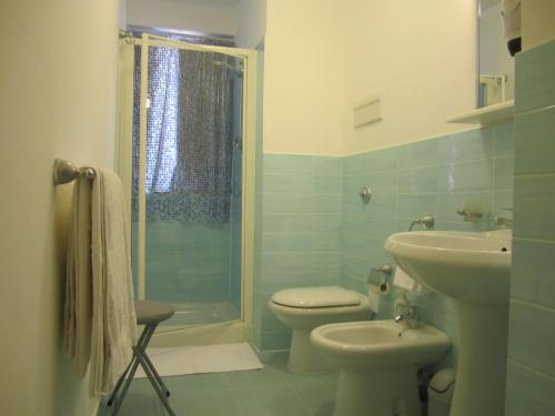 A bathroom at Bed & Breakfast Hostel H24