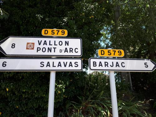 Photo de la galerie de l'établissement Prieuré du 17è dans l'Ardèche méridionale, à Vagnas