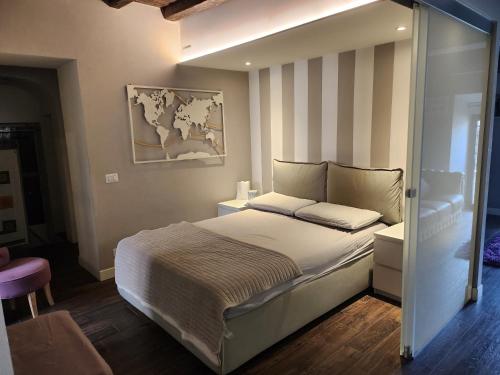 a bedroom with a bed with a striped wall at Casa Erika in Bracciano