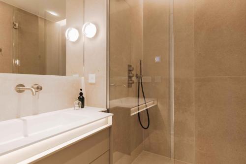 Ένα μπάνιο στο Vue de l'Océan à la forêt, la plage à vos pieds