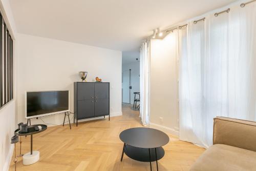 Luxury Living in Louvre