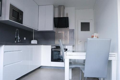Kuchyňa alebo kuchynka v ubytovaní One bedroom in a Shared Apartment