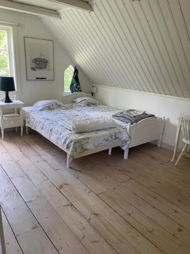 a bedroom with a bed in a attic at Rum på hästgård in Holmsjö