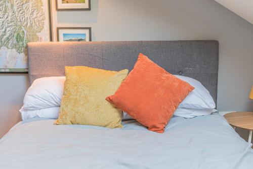 een bed met drie kussens erop bij WhereToStay Entire 2bed House in Barrow in Furness