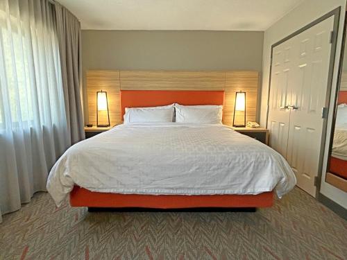 Candlewood Suites Indianapolis Downtown Medical District, an IHG Hotel Image