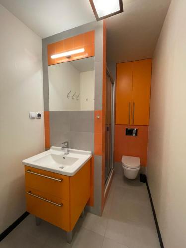 a bathroom with a sink and a toilet at Cappuccino by OneApartments in Jurata