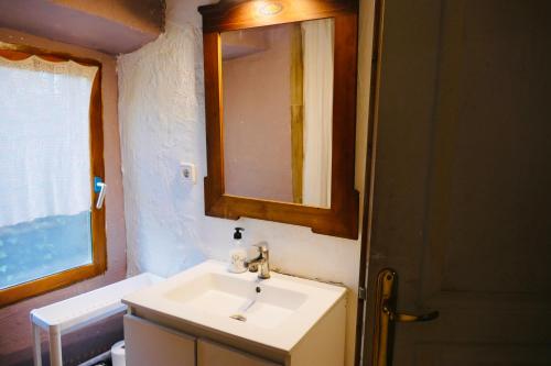 a bathroom with a sink and a mirror at Apartamento Palmera in Argelaguer