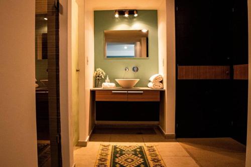 a bathroom with a sink and a mirror at Lovely Apartment with Rooftop, Pool & Gym in CDMX in Mexico City