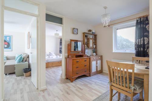 a room with a dining table and a bedroom at Comfy Central Apartment in Cambridge in Cambridge