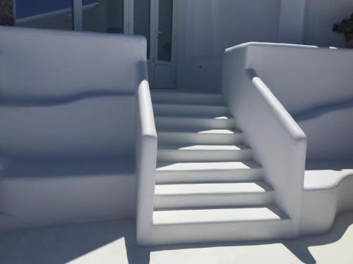 a stairway with white steps and a stair case at Hotel Spanelis in Mýkonos City