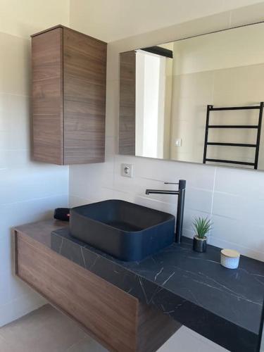 Posezení v ubytování Villa Contemporaine vue mer-vignobles,Piscine-Spa