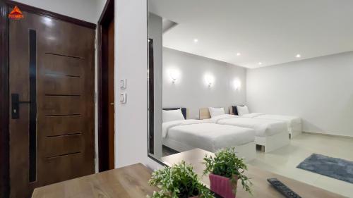 pyramids tower view inn