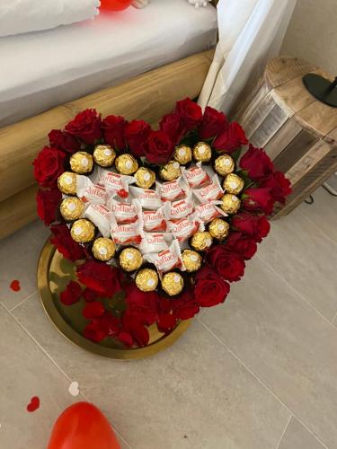 a heart shaped bouquet of roses and chocolates at Love Cottage mit Whirlpool in Hagen
