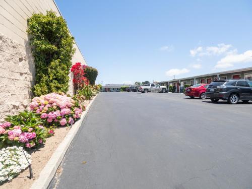 a parking lot with flowers on the side of a building at Discovery Inn Monterey Bay in Seaside