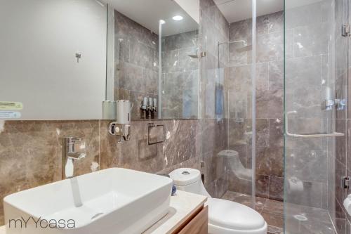a bathroom with a toilet and a sink and a shower at Private Balcony Infinity Pool & Rooftop in La Roma - Queretaro in Mexico City