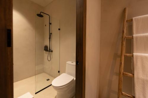 a bathroom with a toilet and a shower at Makani Luxury Wanderlust in Tierra Bomba