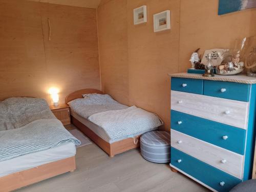Ένα ή περισσότερα κρεβάτια σε δωμάτιο στο Holiday home in Nowe Warpno with covered terrace