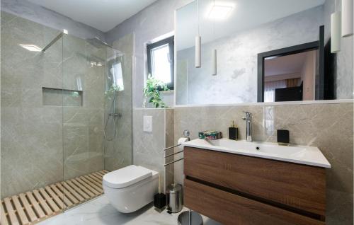 Koupelna v ubytování 3 Bedroom Nice Home In Nedescina