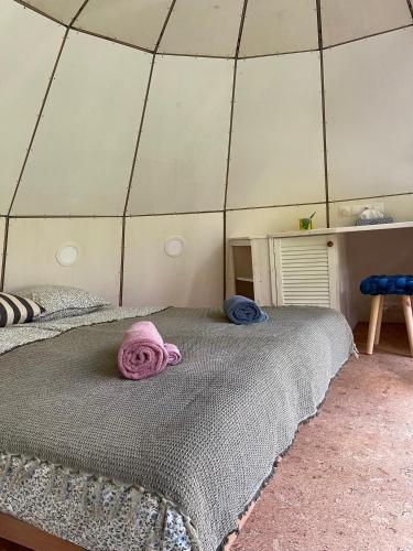a room with two beds in a tent at Mugavustega majake mereäärses männikus. in Lohusalu