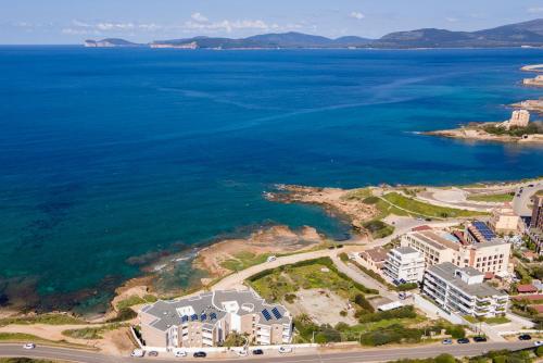 an aerial view of a resort next to the ocean at Sea inside luxury apartment: vista mozzafiato in Alghero