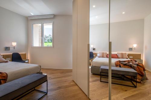 Sea inside luxury apartment: vista mozzafiato photo 2