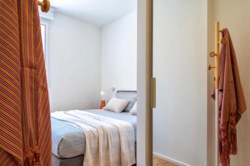 a bedroom with a bed in a white room at Sea inside luxury apartment: vista mozzafiato in Alghero