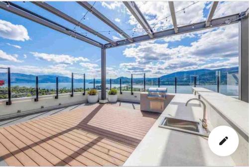 Amazing Brand New lakeview Condo downtown