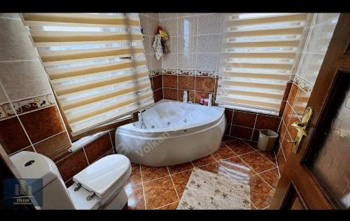 Koupelna v ubytování TRABZON yıldızlı deniz manzaralı dublex villa