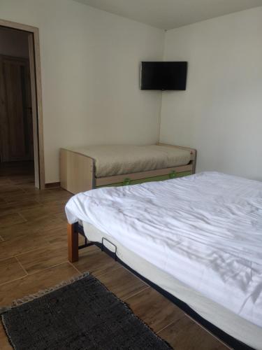 een slaapkamer met een bed en een stoel in een kamer bij Nest in Spišská Nová Ves