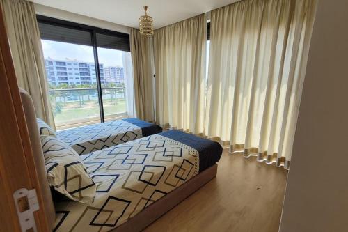 Luxurious 3BR 1,5Bath flat near the beach