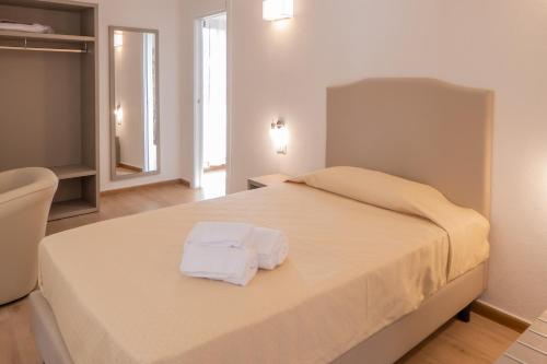 a bedroom with a bed with two towels on it at NONNU NONNA in Padru
