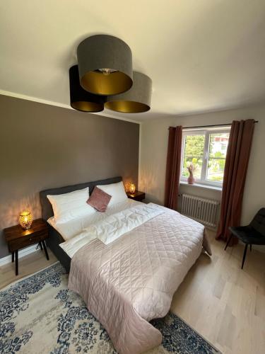 a bedroom with a large bed with a large ceiling at UNiQE I Stilvolle 115qm I Terrasse I BBQ in Feldafing