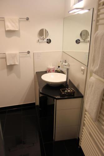 Gallery image of Hotel Schmales Haus in Ulm