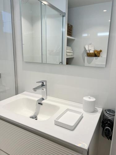 Modern new apartment, Perfect for golf and digital nomads , sea view and parking photo 21